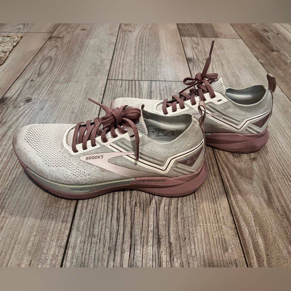Brooks Ricochet 3.0 size 8